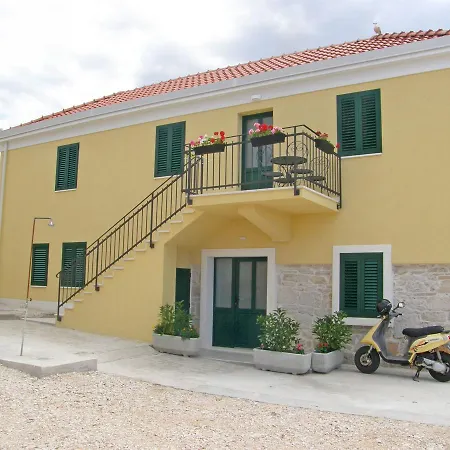 Mare Apartment *